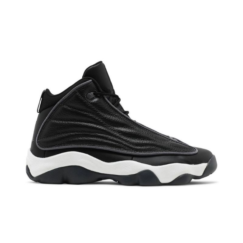 Air Jordan Pro Vahvat Mustavalkoharmaat Miesten Kengät