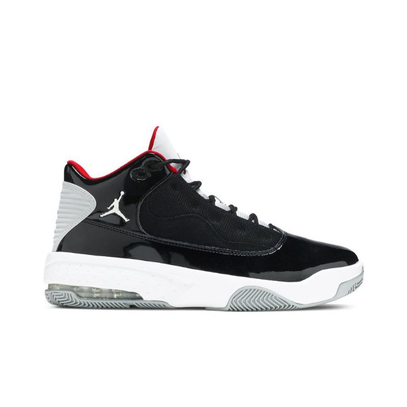 Air Jordan Max Aura 2 Musta Valkoinen Harmaa Punainen Miesten Kengät