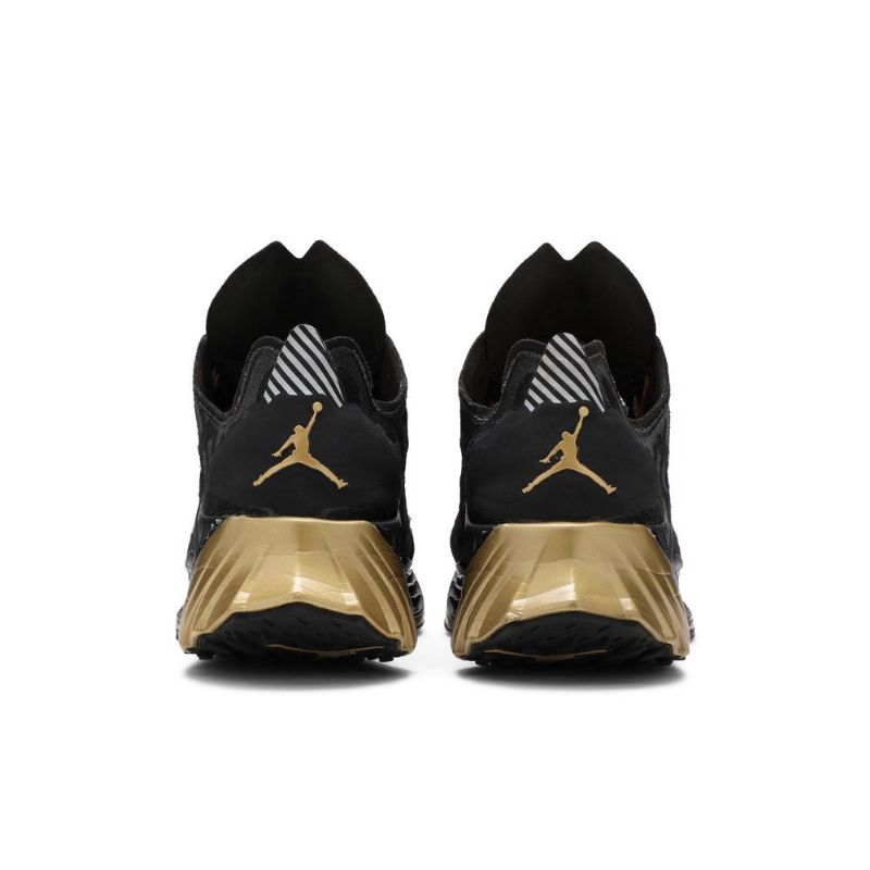 Air Jordan Zoom Trunner Ultimate Mustakullanpunaiset Miesten Kengät