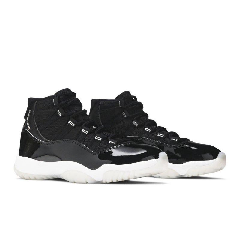 Air Jordan 11 Retro Mustat Hopeiset Naisten Kengät