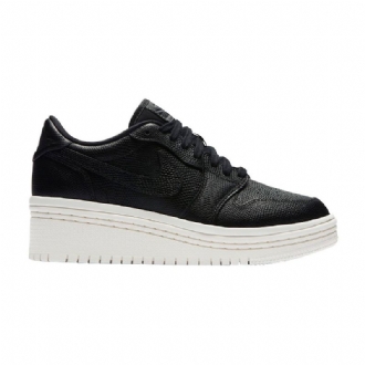 Air Jordan 1 Lifted Mustat Naisten Kengät